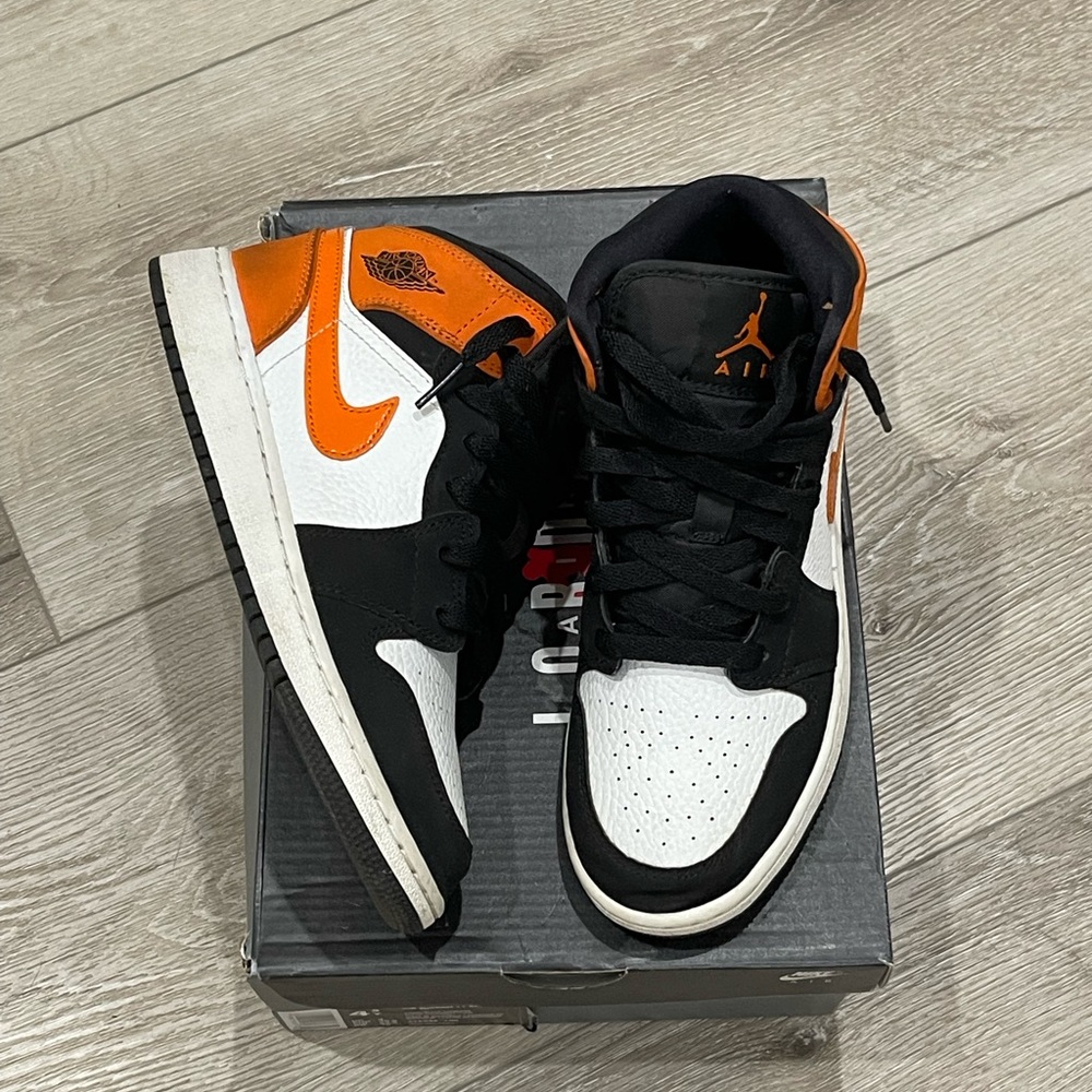 Mid Jordan 1 shattered backboard 4.5Y